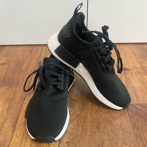 Brand New Adidas NMD R1 Children’s Running Tennis Skate Shoe Size 1 Black Unisex